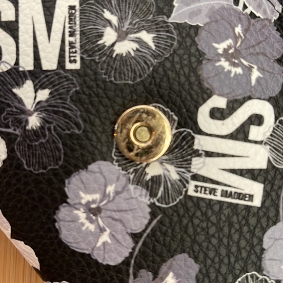 Steve Madden wallet great used condition black grey magnolia gold - Picture 8 of 11
